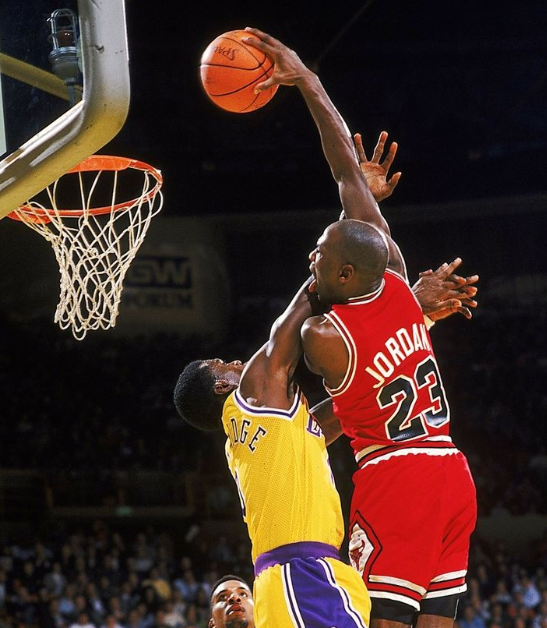 Apakah Dunk Itu Berbahaya dalam Dunia Basket