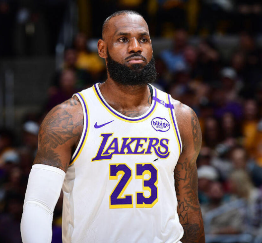 rob-pelinka-bahagia-jika-lebron-pensiun-dengan-lakers