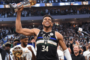 Giannis Bermain Layaknya Monster Saat Lawan Rapstor giannis-bermain-layaknya-monster-saat-lawan-rapstor