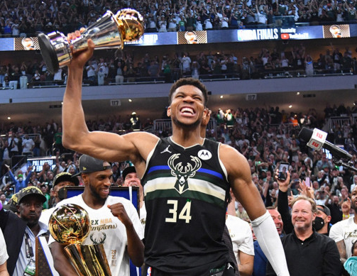 giannis-bermain-layaknya-monster-saat-lawan-rapstor