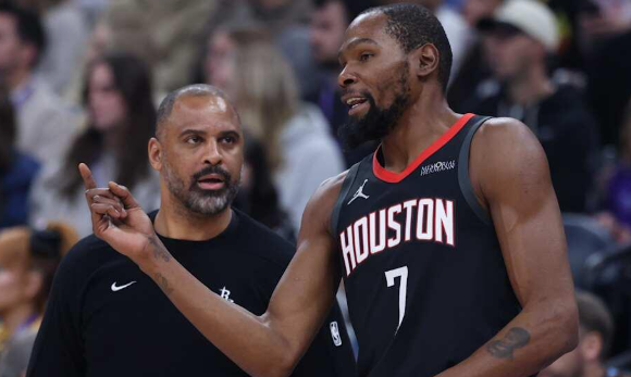 ime-udoka-kesal-dengan-wasit-saat-dikalahkan-nuggets