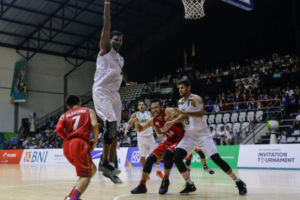 penjelasan-lengkap-aturan-traveling-dalam-basket