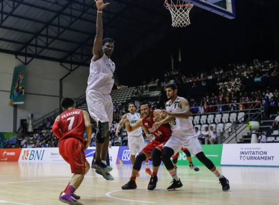 penjelasan-lengkap-aturan-traveling-dalam-basket