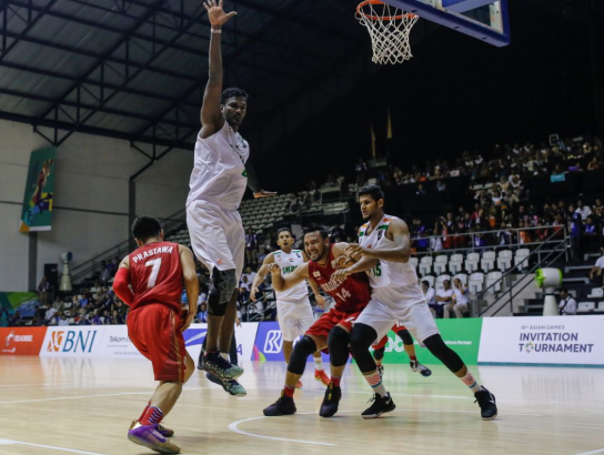 penjelasan-lengkap-aturan-traveling-dalam-basket