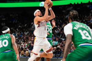 Booker 19 Poin Bawa Suns Hentikan Streak Mavs