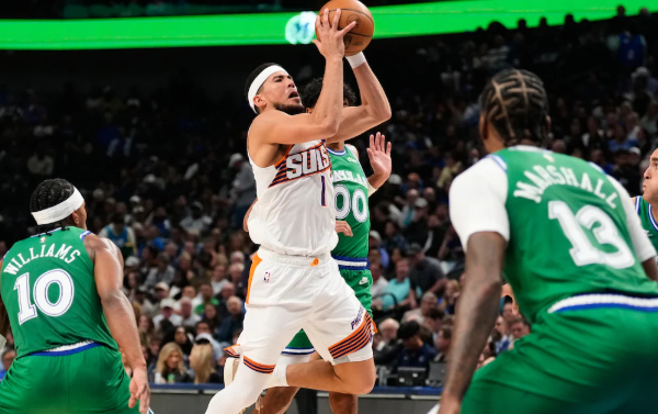Booker 19 Poin Bawa Suns Hentikan Streak Mavs